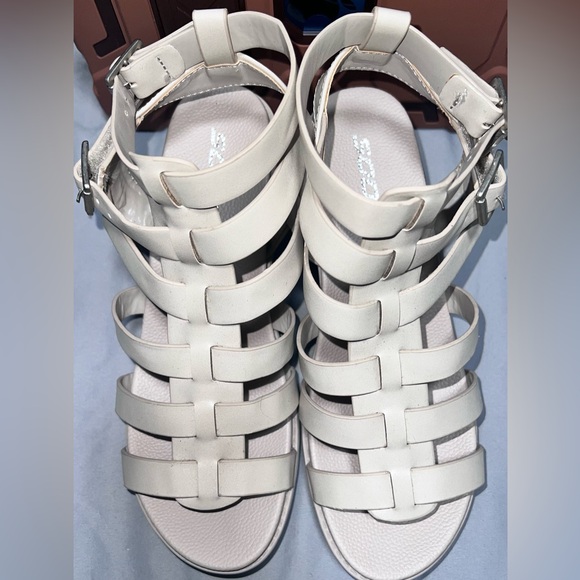 NWOT Cream Strappy Sandals - Picture 4 of 5